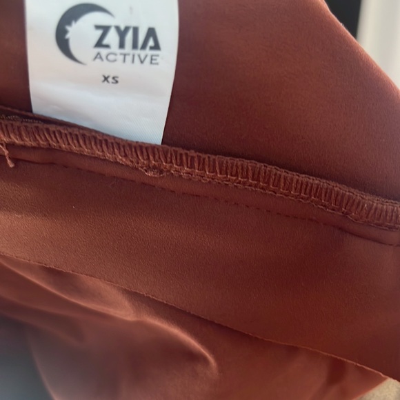 Zyia Front Zipper Access Bra - Picture 5 of 5